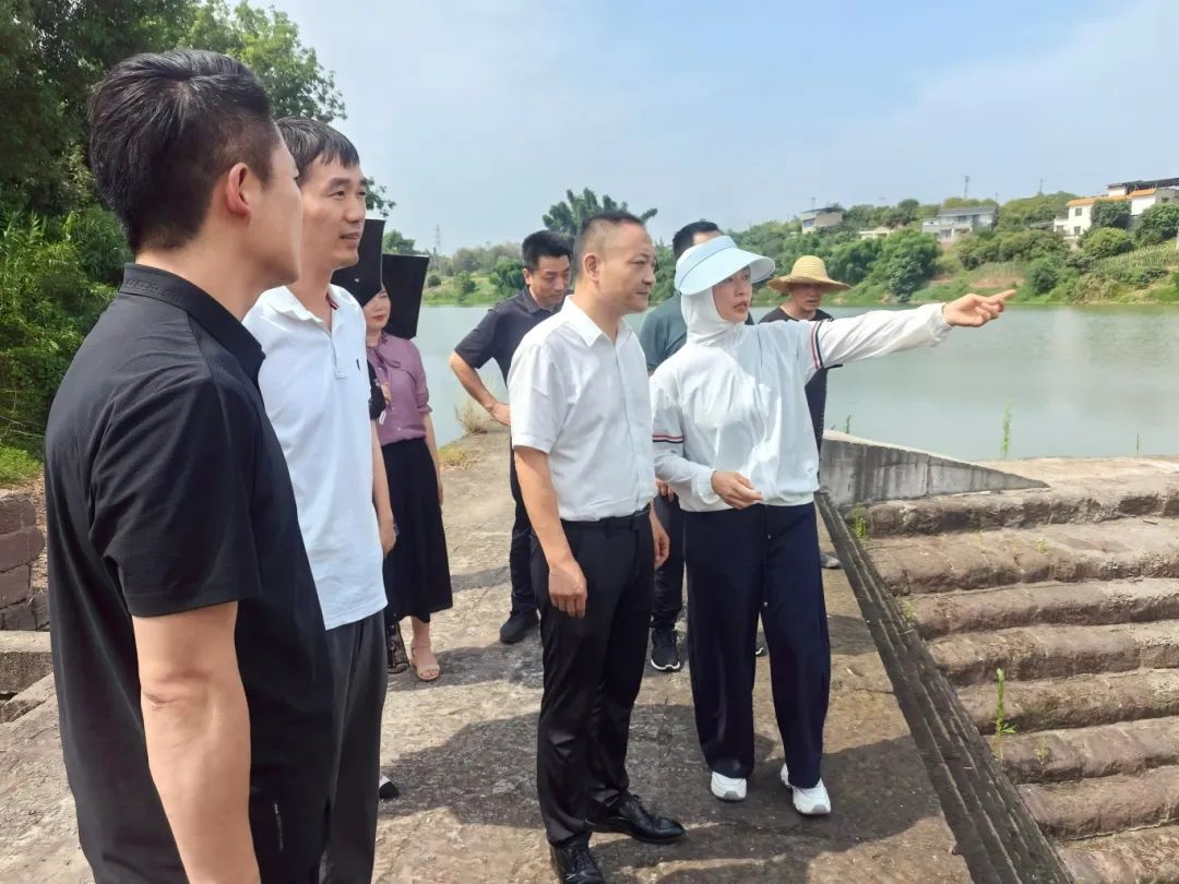 瀘州市生態(tài)環(huán)境局牽頭開展瀨溪河巡河并召開水質(zhì)提升攻堅(jiān)工作會