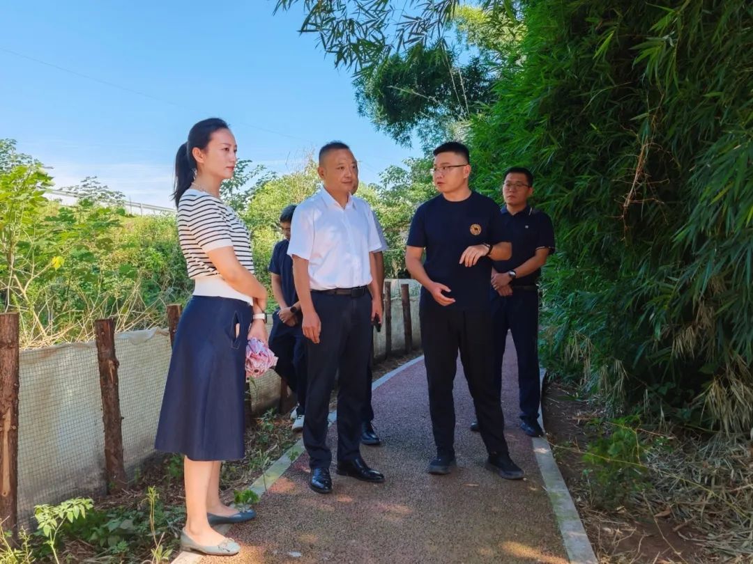 何剛帶隊(duì)督導(dǎo)瀨溪河水質(zhì)達(dá)標(biāo)攻堅(jiān)工作